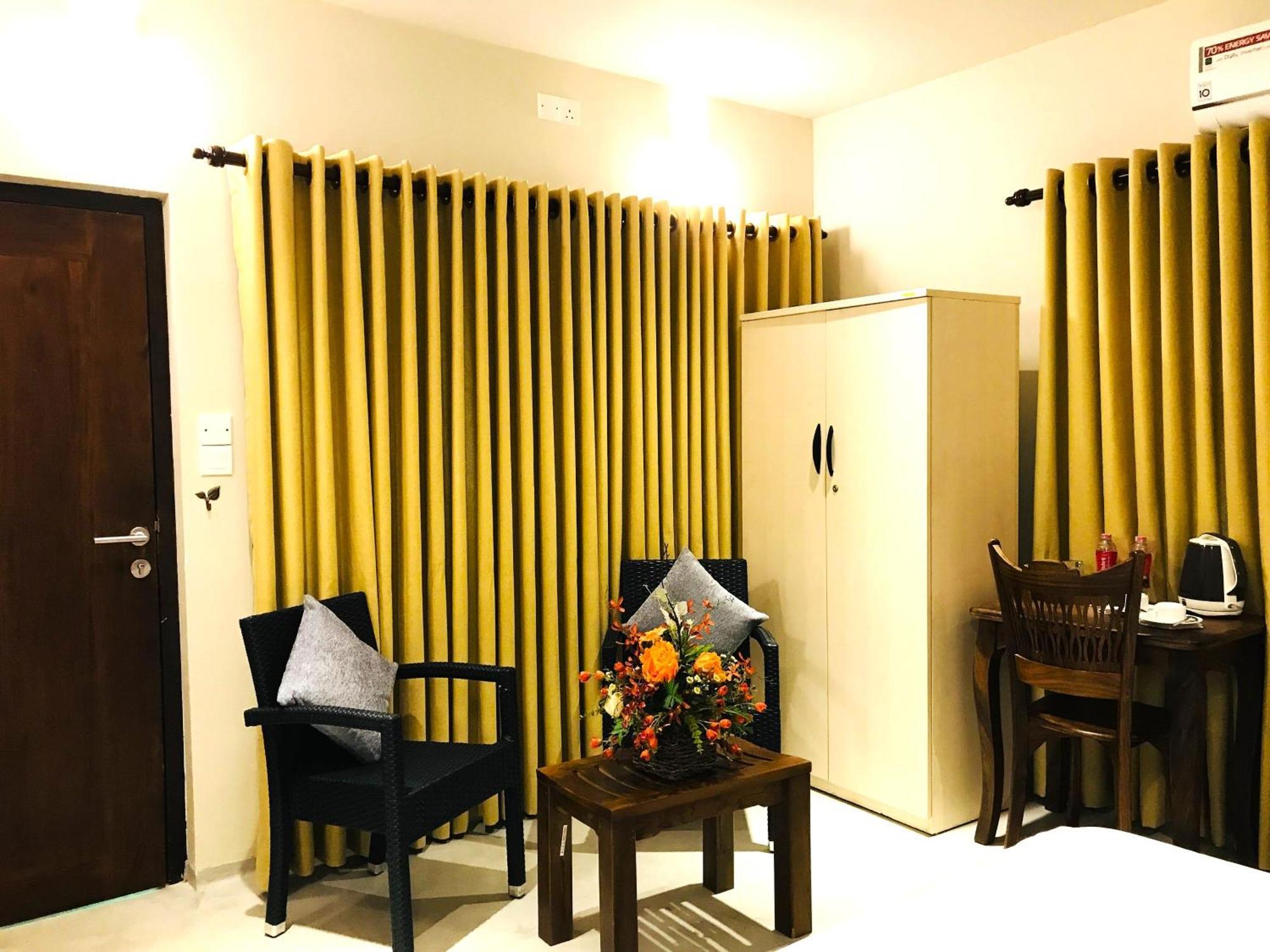 Ceylon Kingsmen Garden Hotel - Katunayake Negombo Exterior foto